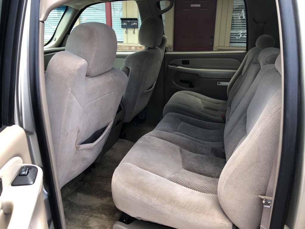 2003 Chevrolet Suburban Image 6