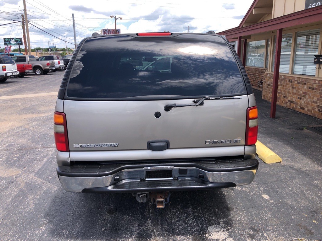 2003 Chevrolet Suburban Image 10