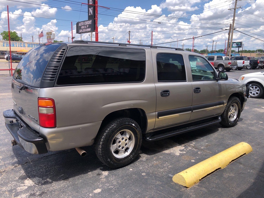 2003 Chevrolet Suburban Image 11