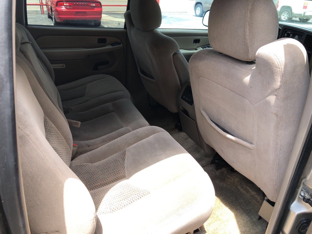 2003 Chevrolet Suburban Image 12