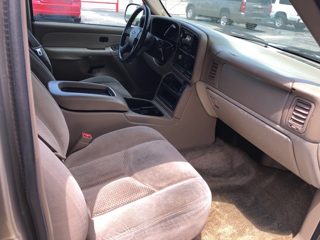 2003 Chevrolet Suburban Image 13