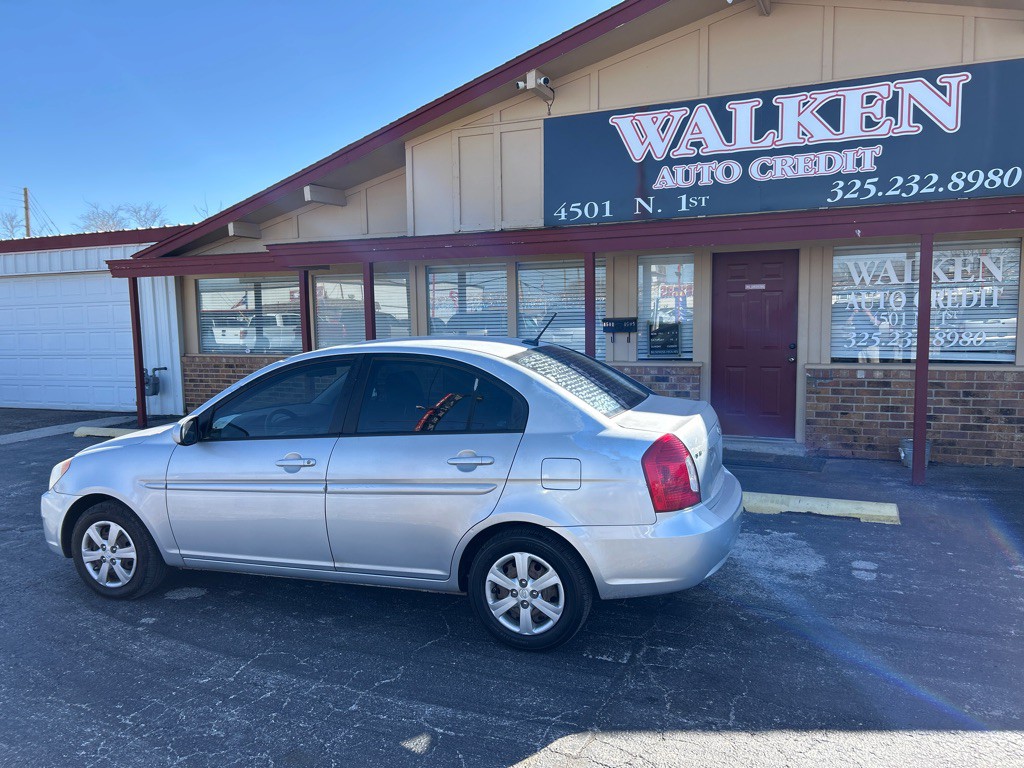 2011 Hyundai Accent Image 6