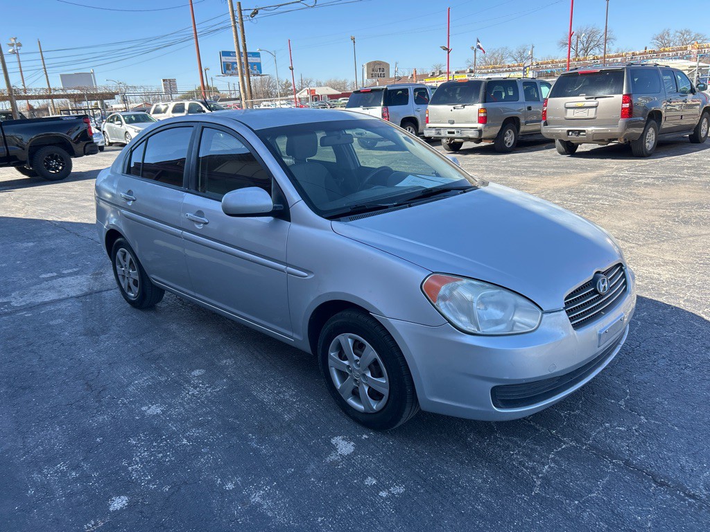 2011 Hyundai Accent Image 12