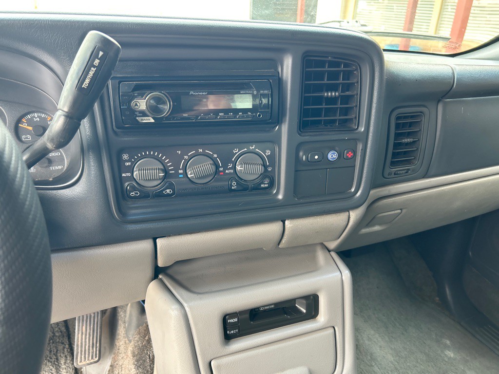 2001 Chevrolet Tahoe Image 4