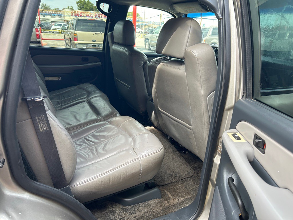 2001 Chevrolet Tahoe Image 10