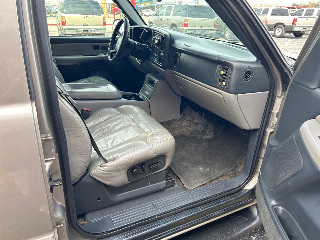 2001 Chevrolet Tahoe Image 11