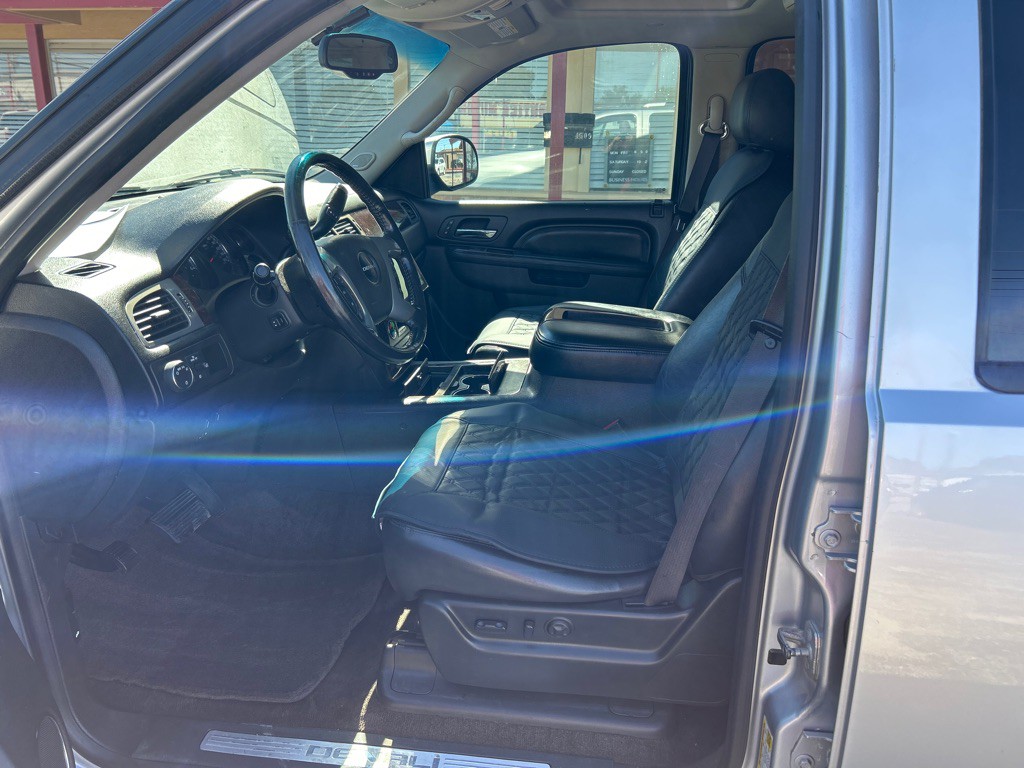 2012 GMC Yukon Image 2