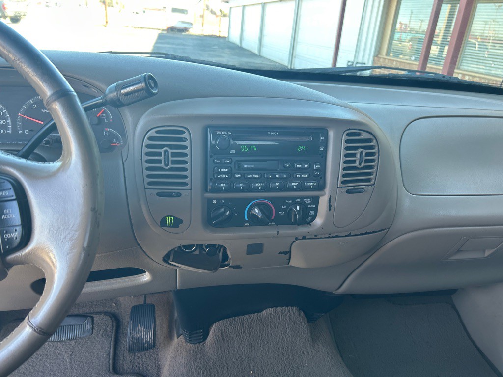 2003 Ford F-150 Image 4