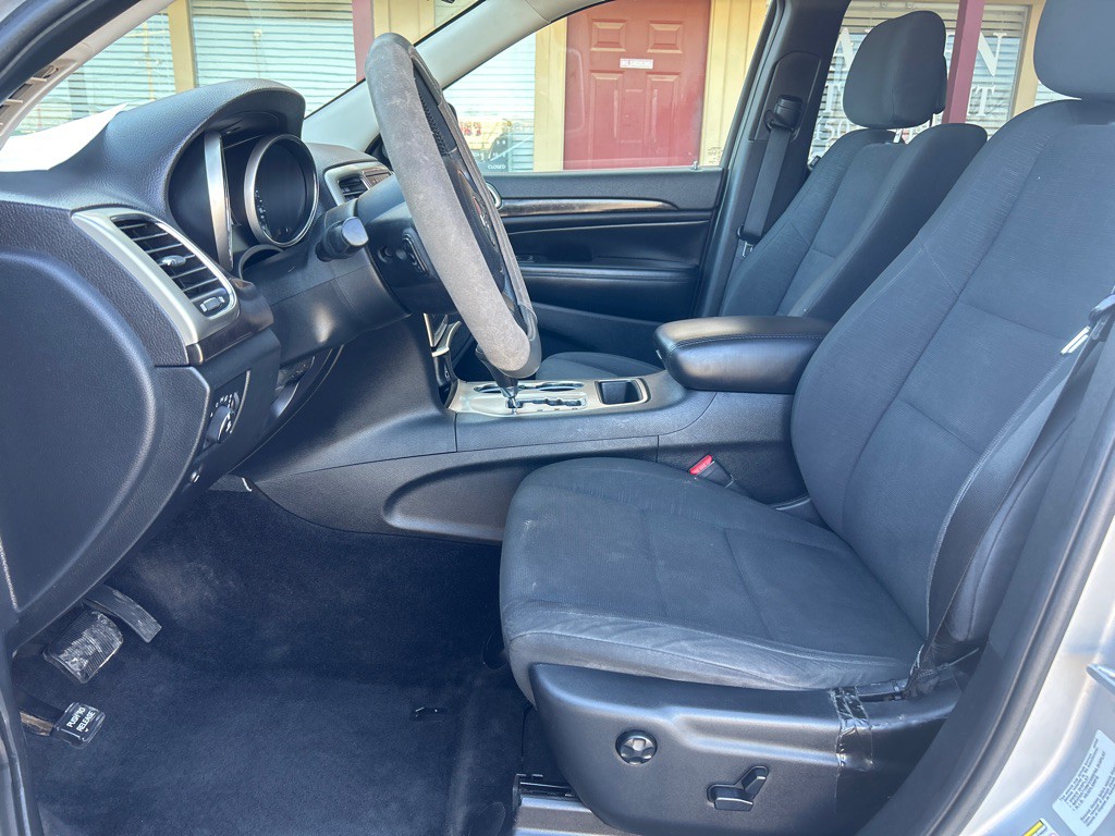 2011 Jeep Grand Cherokee Image 2