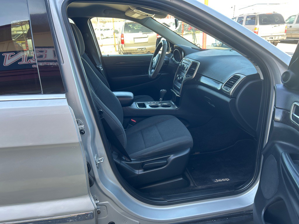 2011 Jeep Grand Cherokee Image 10