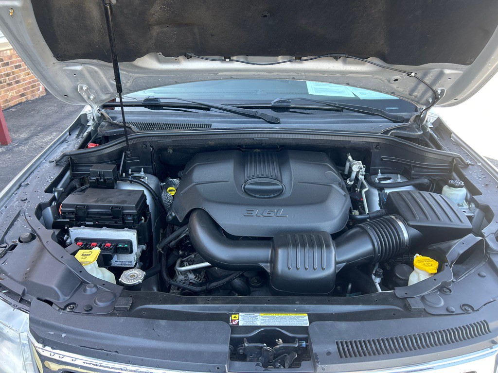 2011 Jeep Grand Cherokee Image 12