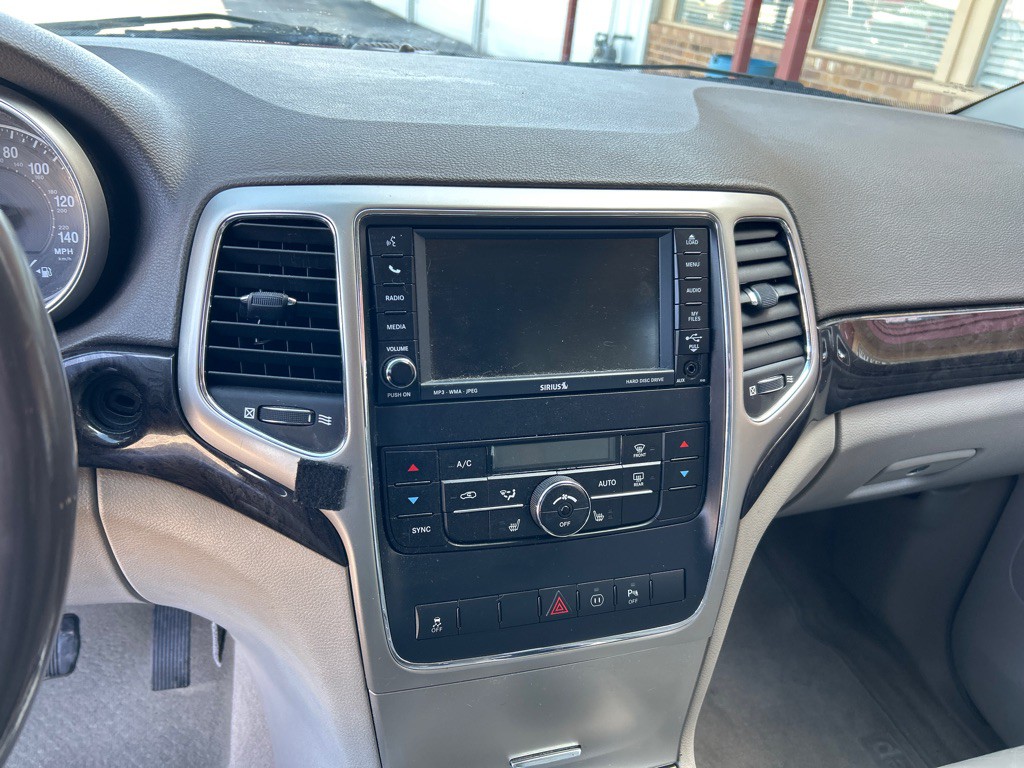 2011 Jeep Grand Cherokee Image 4