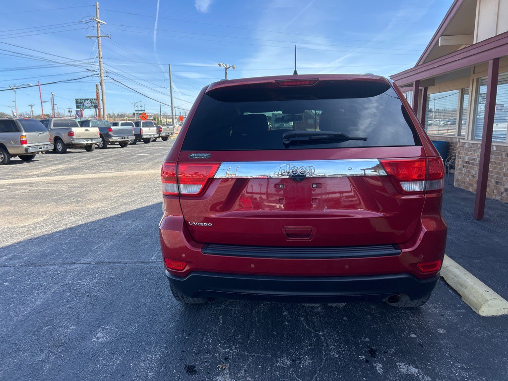 2011 Jeep Grand Cherokee Image 8