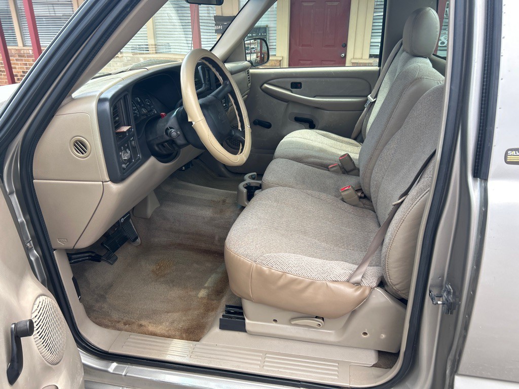 2001 Chevrolet Silverado 1500 Image 2