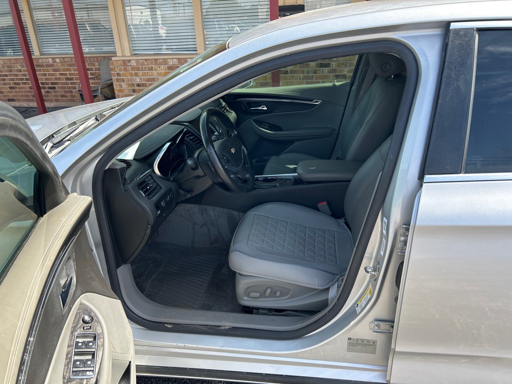 2015 Chevrolet Impala Image 2