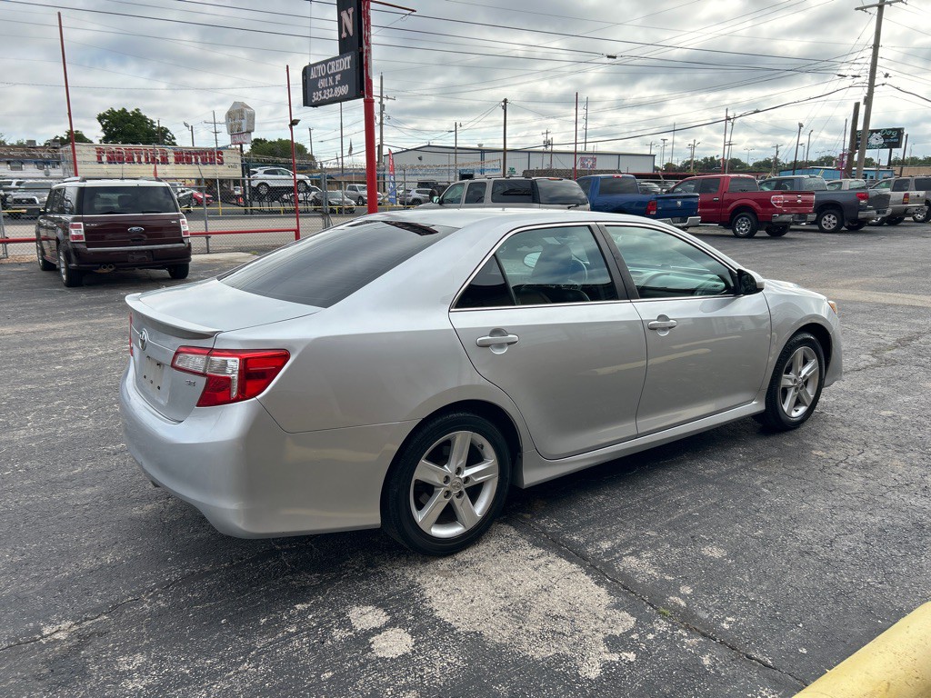 2014 Toyota Camry Image 8