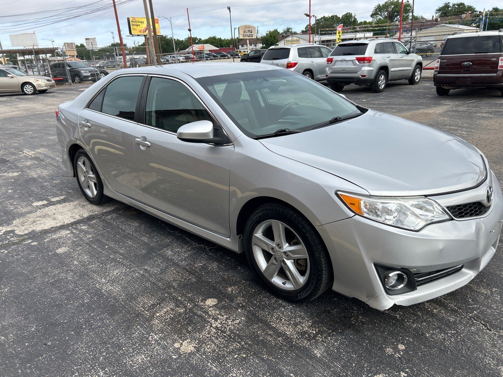 2014 Toyota Camry Image 11