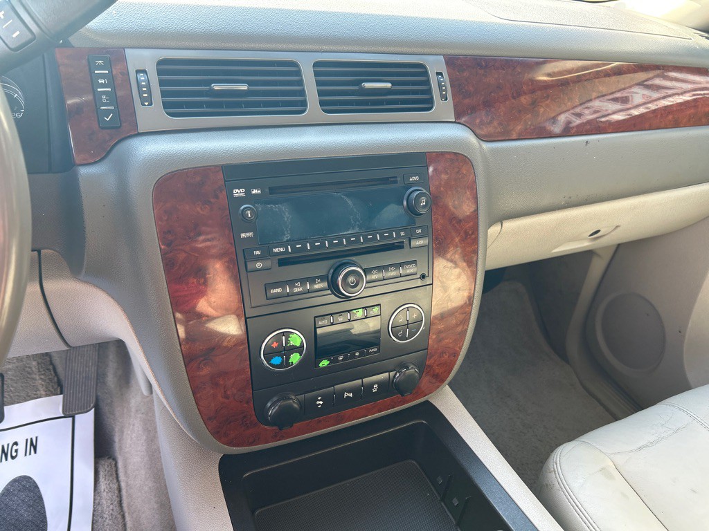 2012 Chevrolet Suburban Image 5