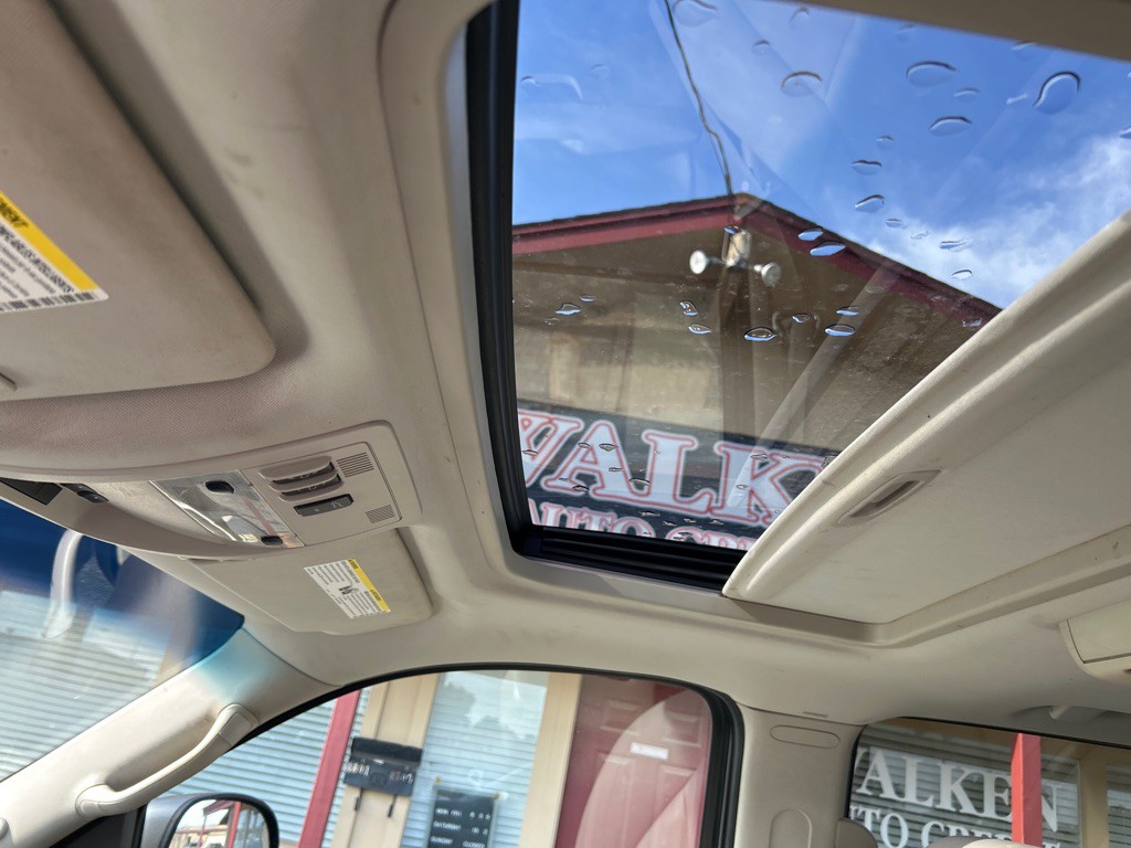 2012 Chevrolet Suburban Image 6