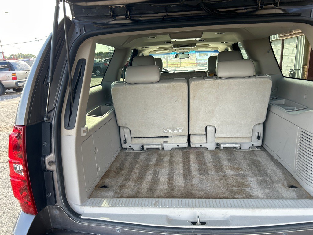 2012 Chevrolet Suburban Image 9