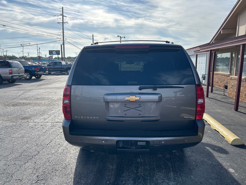 2012 Chevrolet Suburban Image 10
