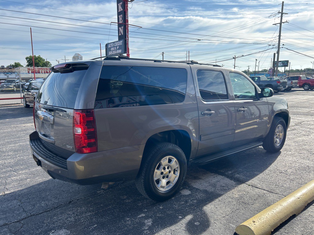 2012 Chevrolet Suburban Image 11