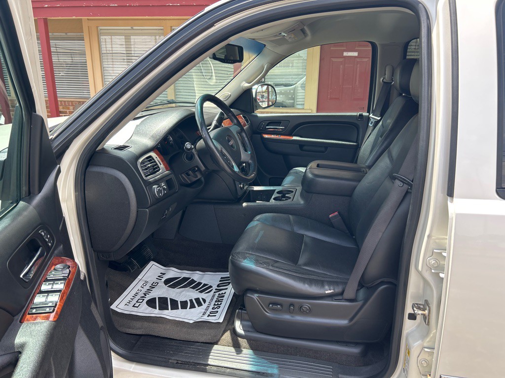 2012 GMC Yukon Image 2