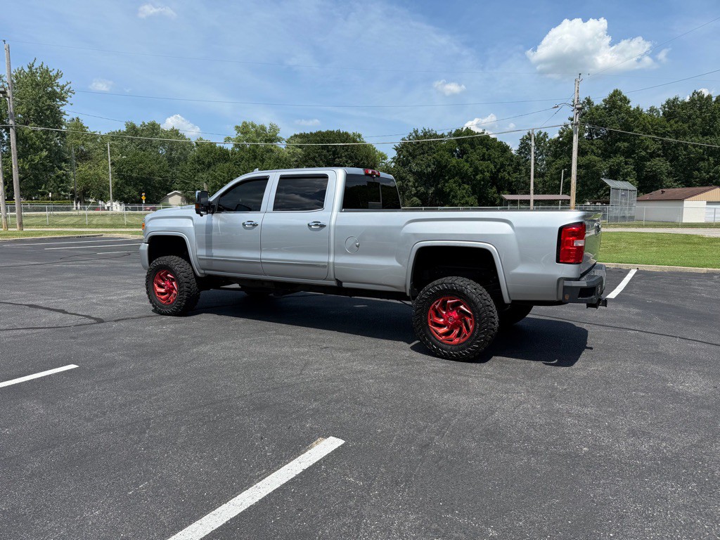 2019 GMC Sierra Image 2