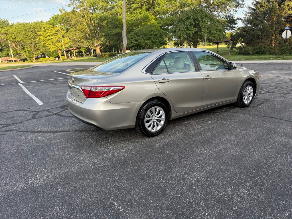 2016 Toyota Camry Image 3