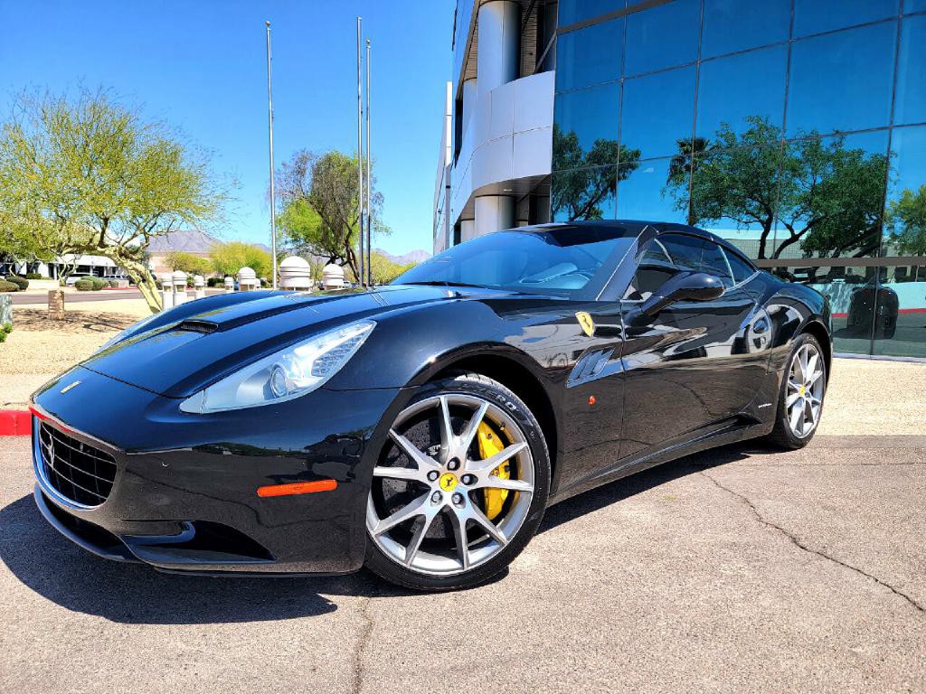 2011 Ferrari CALIFORNIA Image 2