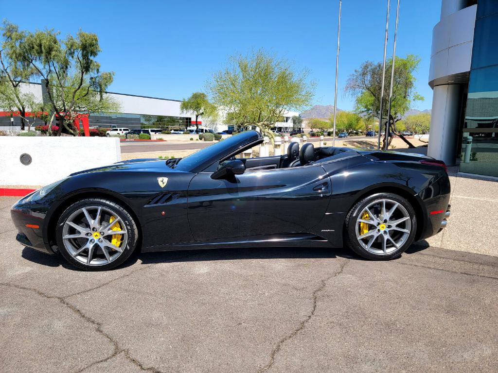 2011 Ferrari CALIFORNIA Image 5