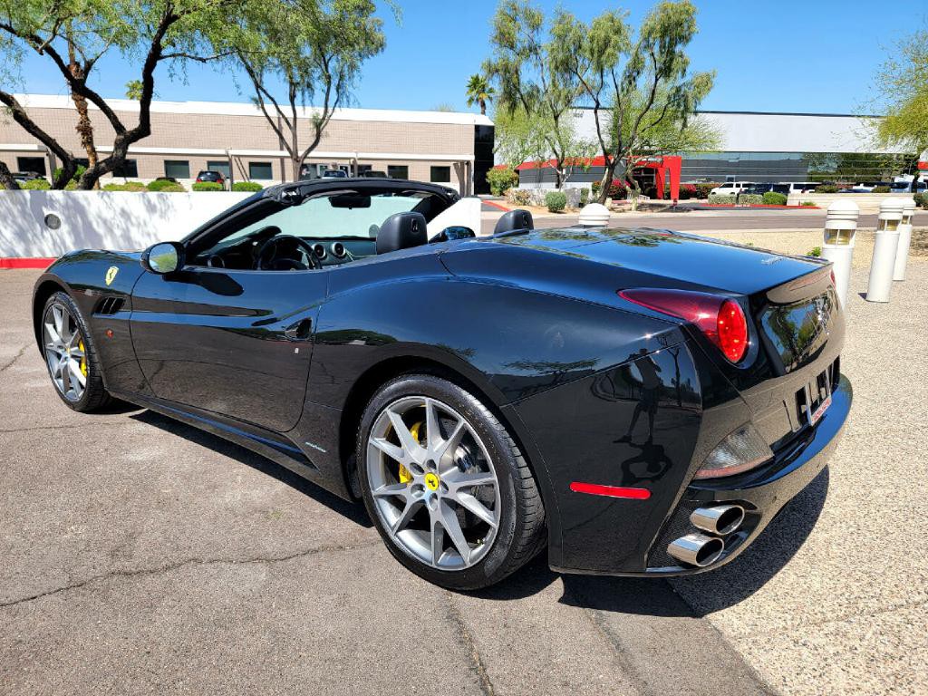 2011 Ferrari CALIFORNIA Image 8