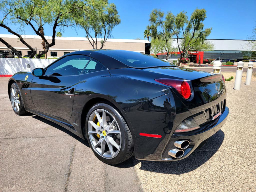 2011 Ferrari CALIFORNIA Image 9