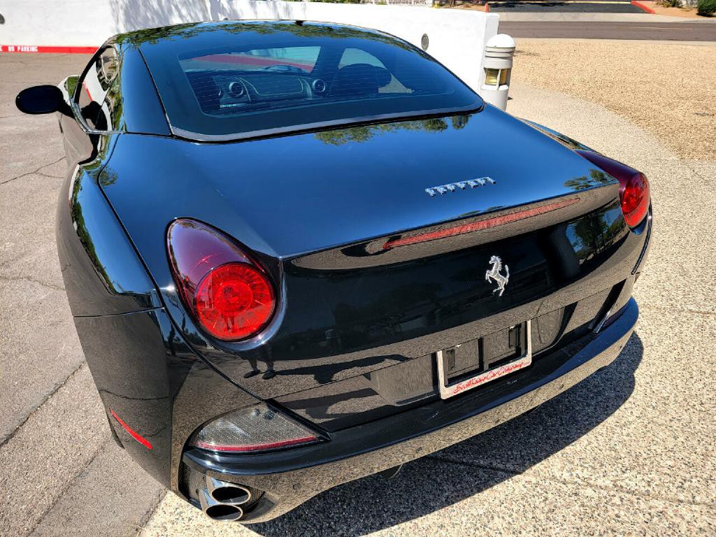 2011 Ferrari CALIFORNIA Image 15