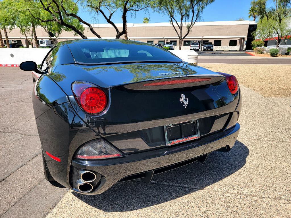 2011 Ferrari CALIFORNIA Image 16