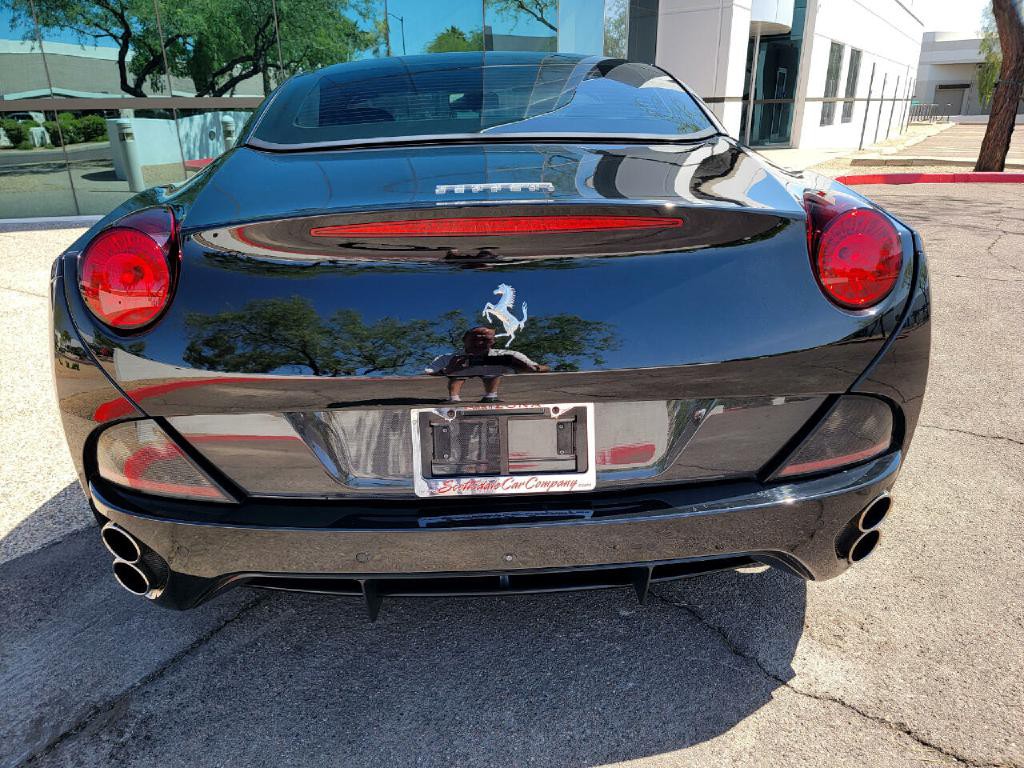 2011 Ferrari CALIFORNIA Image 24
