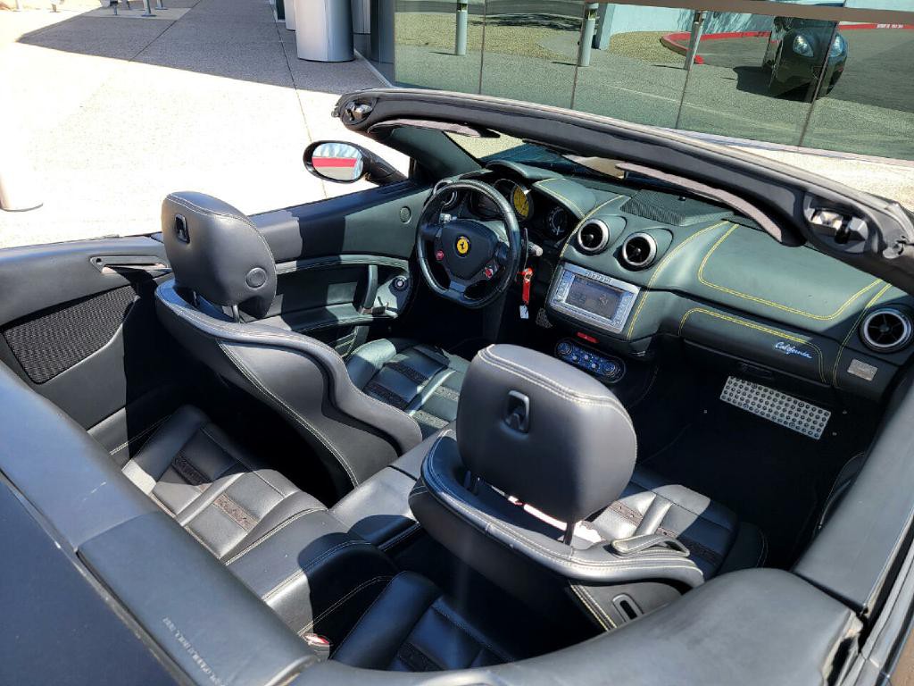 2011 Ferrari CALIFORNIA Image 32