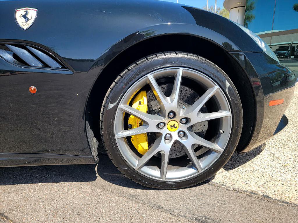 2011 Ferrari CALIFORNIA Image 39
