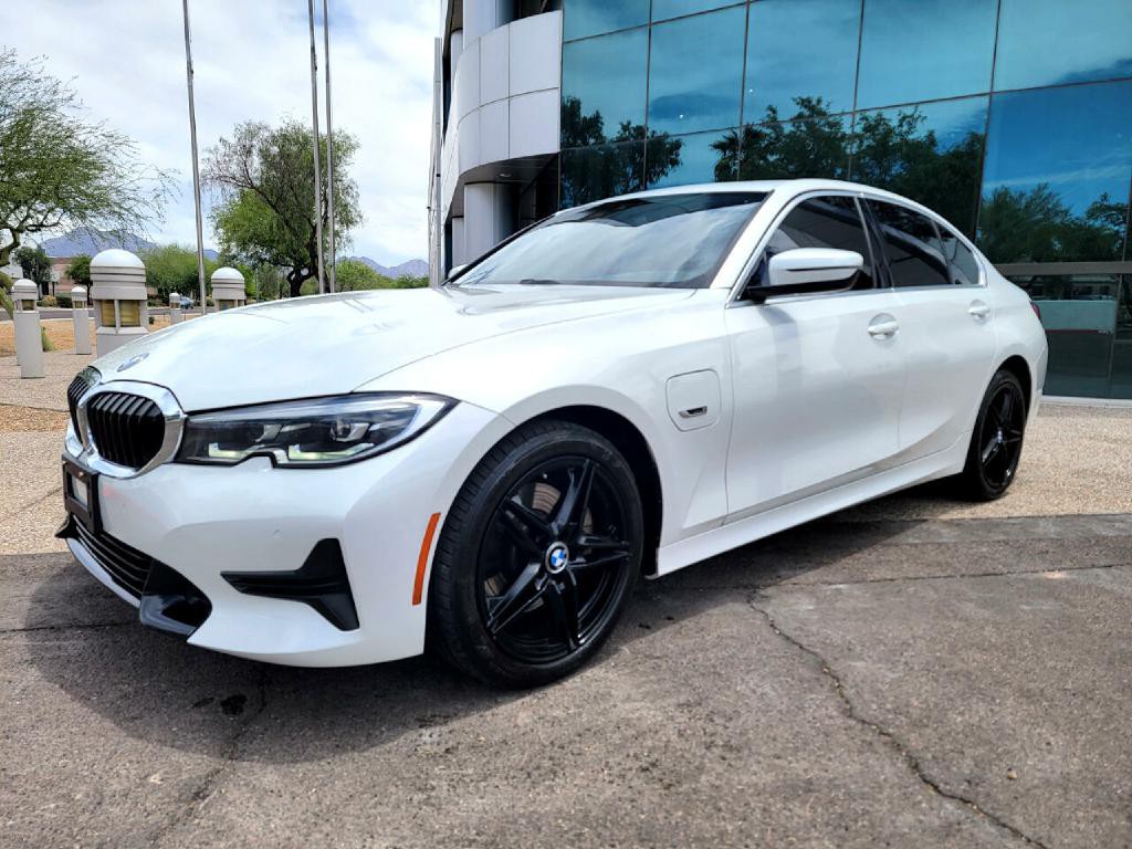2022 BMW 3 Series Image 2