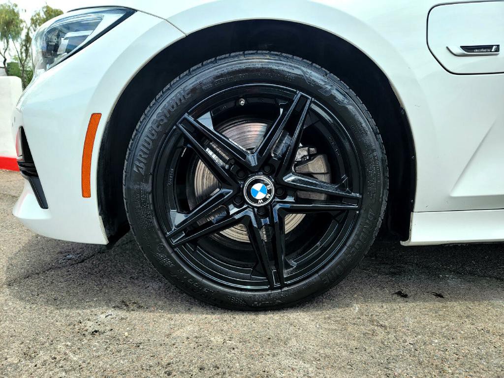 2022 BMW 3 Series Image 24