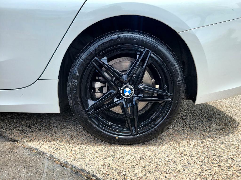 2022 BMW 3 Series Image 26