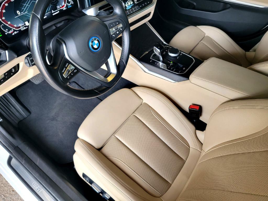 2022 BMW 3 Series Image 35