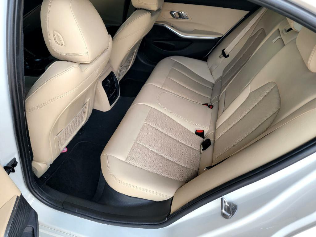 2022 BMW 3 Series Image 46