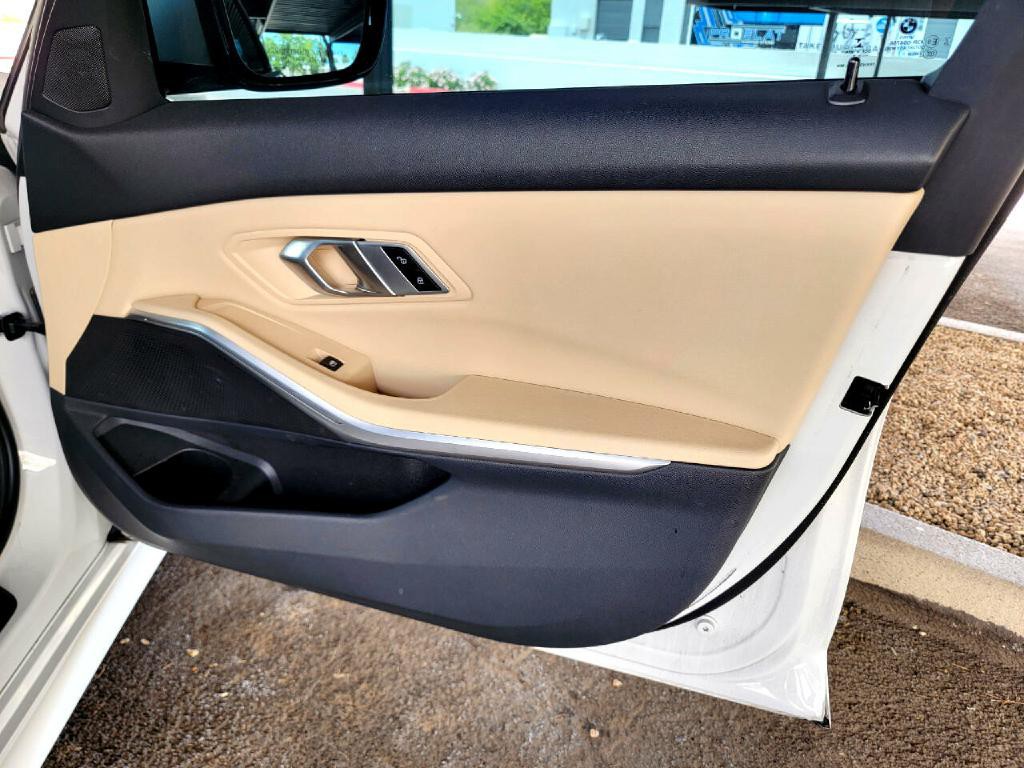 2022 BMW 3 Series Image 54
