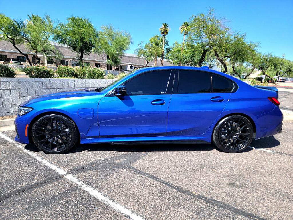 2022 BMW 3 Series Image 3
