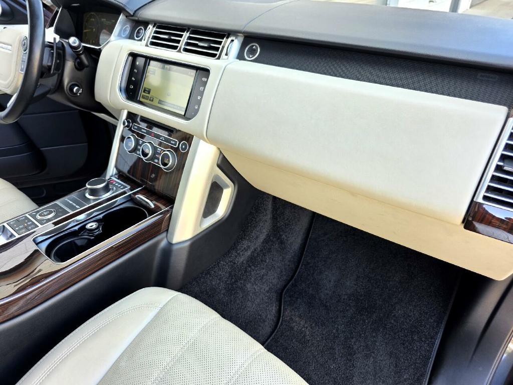 2016 Land Rover Range Rover Image 18