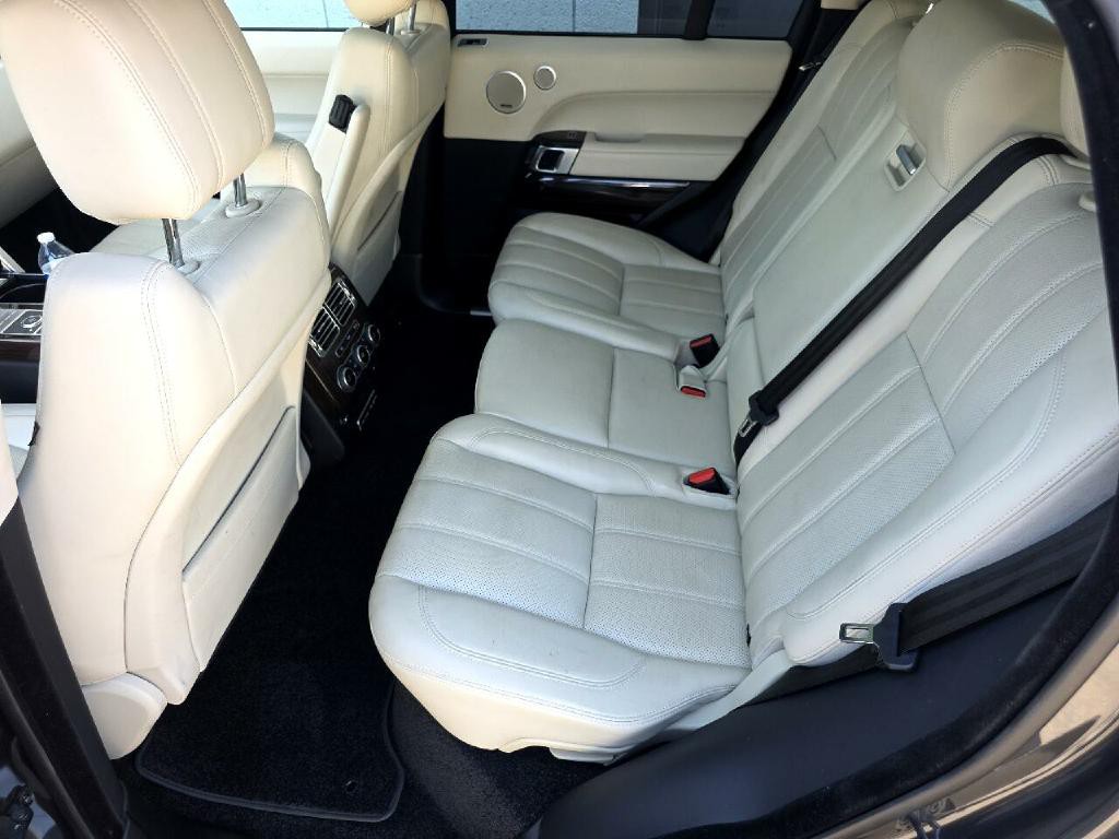 2016 Land Rover Range Rover Image 30