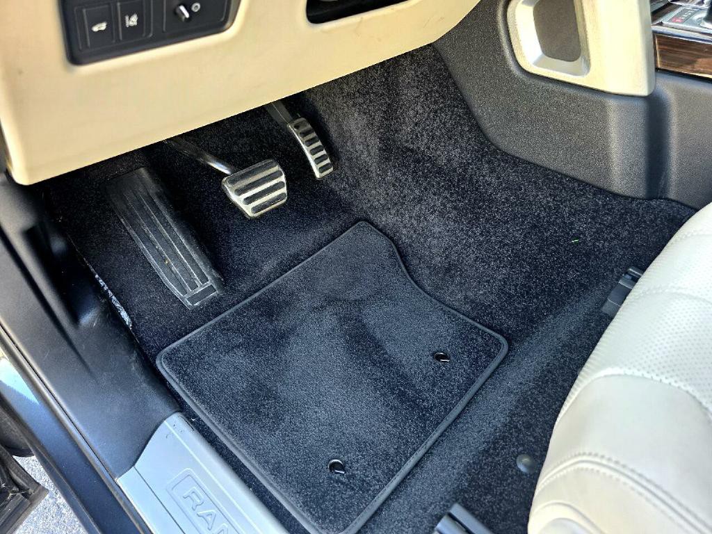 2016 Land Rover Range Rover Image 31