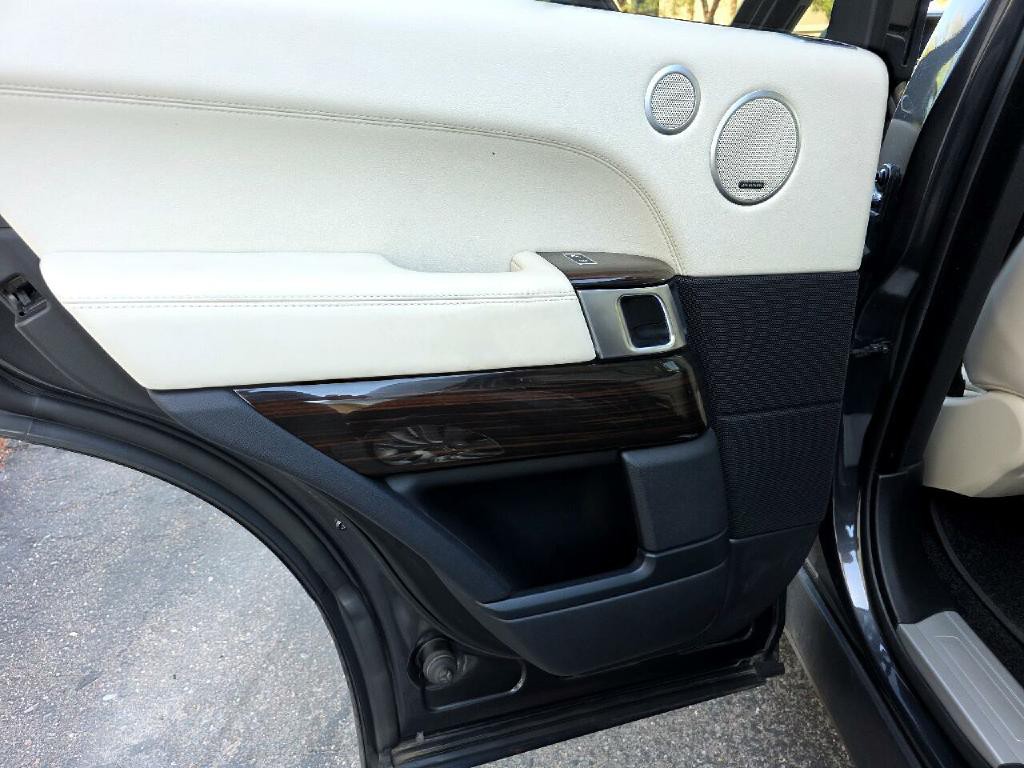 2016 Land Rover Range Rover Image 47