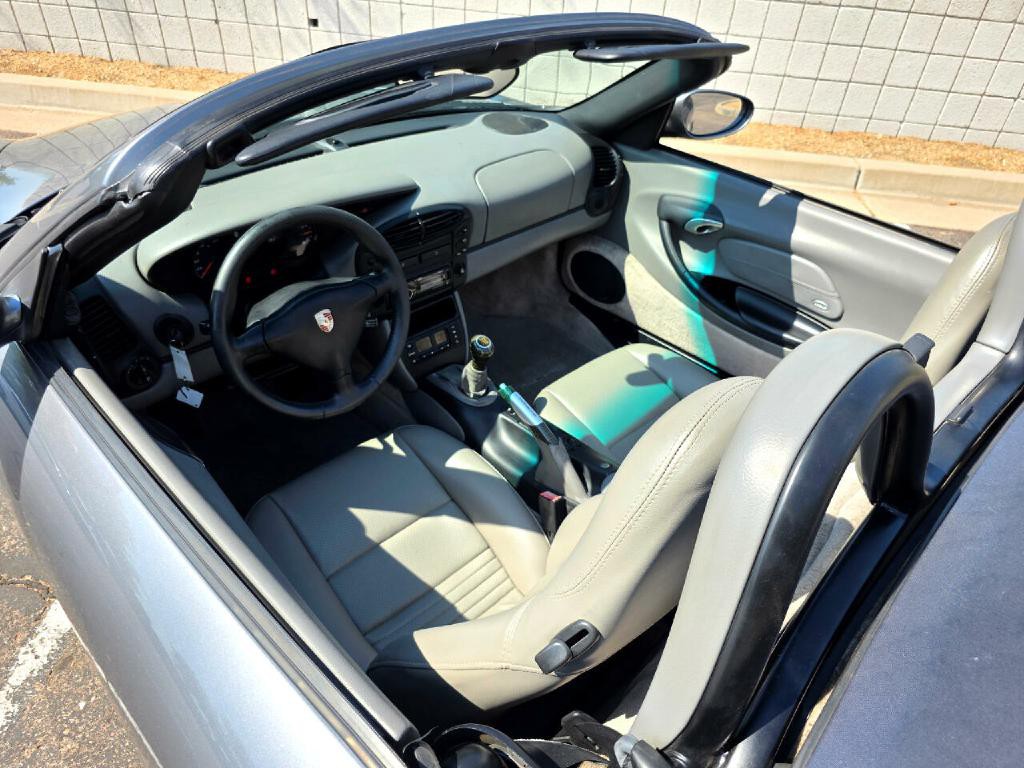 2002 Porsche Boxster Image 10